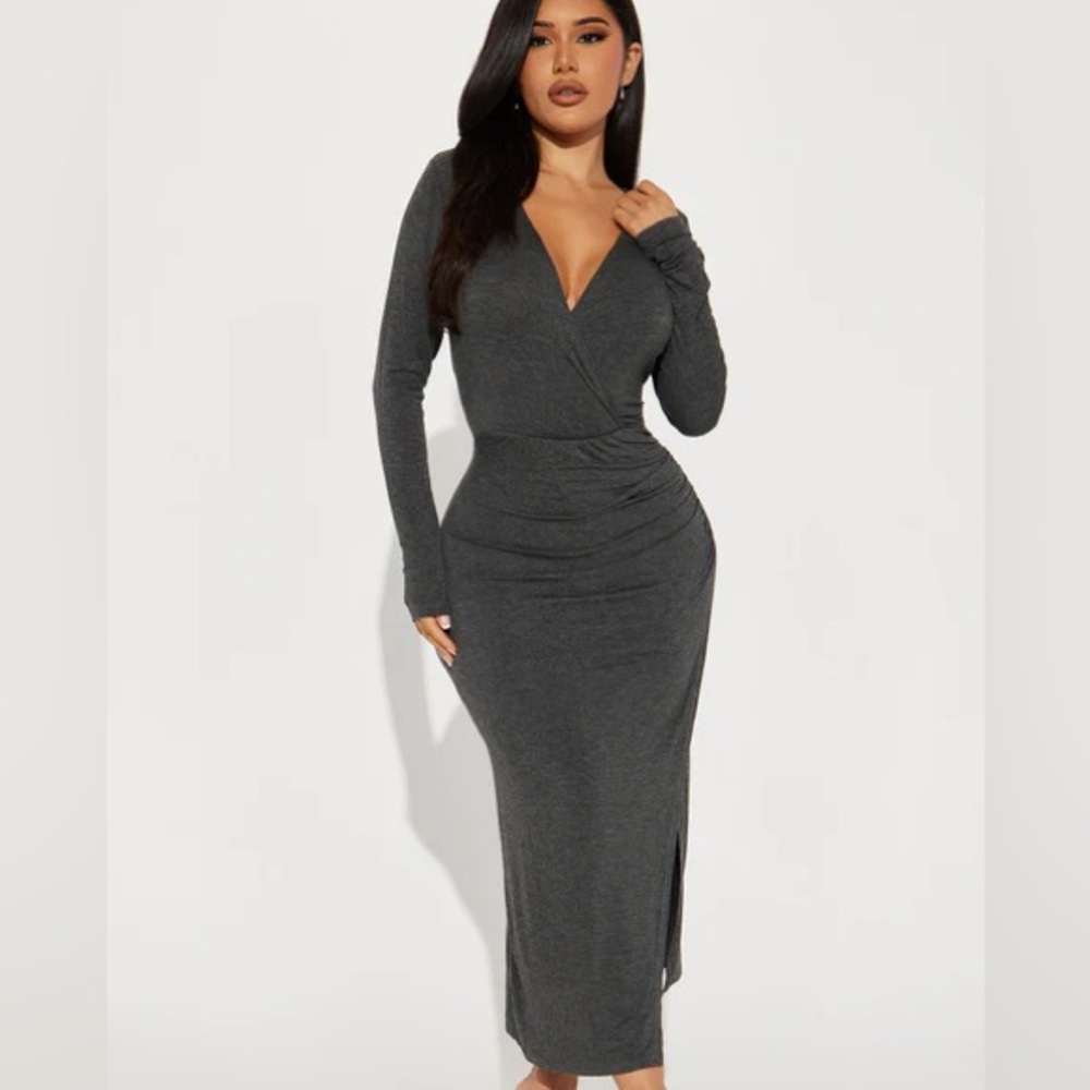 Claira Ruched Midi Dress NEW 🏷️